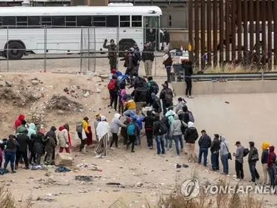 국경도시 엘패소, '코로나 추방' 종료 앞두고 비상사태 선포