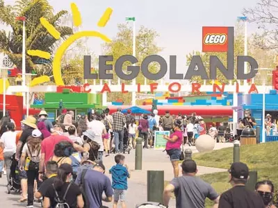 `얼마만이냐’… 놀이공원 오픈에 늘어선 줄