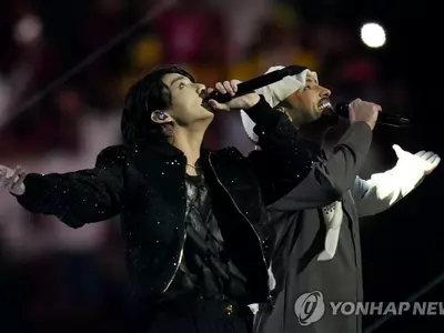 아이유·정국, 롤링스톤 '역대 가장 위대한 가수 200' 선정