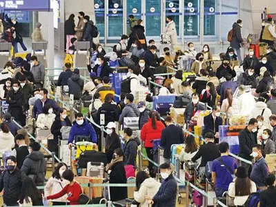 설 연휴 앞두고 북적이는 인천공항