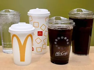 맥도날드도 음료 빨대 점차 없앤다