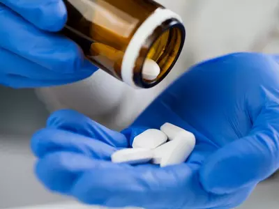 코로나 치료제 처방 주저…사망자 늘어