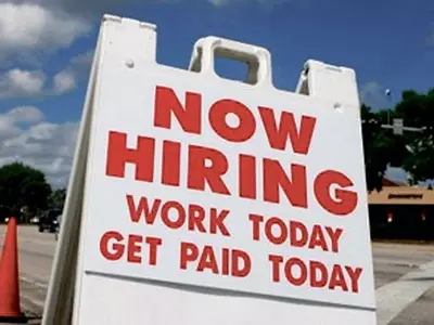 감원 바람 확산 속 실업률은 최저… 노동시장 ‘미스터리’