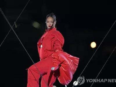5년 만에 슈퍼볼로 무대 복귀한 리애나, 둘째 임신 깜짝 공개