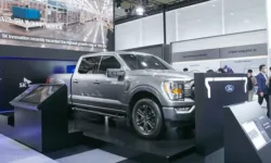 포드, 전기픽업트럭 F-150 생산 일시중단…"배터리 문제"