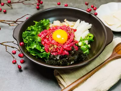 육회 먹었는데 식중독?… 겨울철에도 안심하면 안 돼