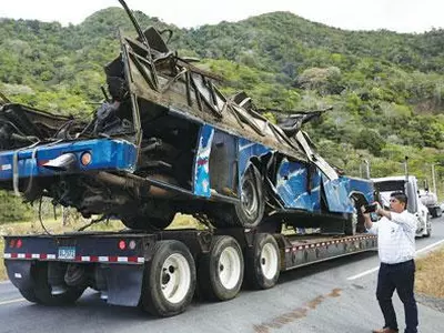 파나마서 이민자 수송버스 절벽 추락 “최소 33명 사망”