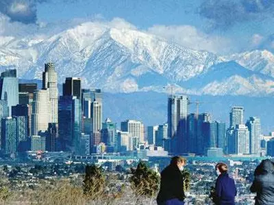 ‘LA가 알프스 그림엽서처럼’… 설국으로 변한 남가주