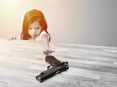 3세 아이가 쏜 총에 언니 숨져