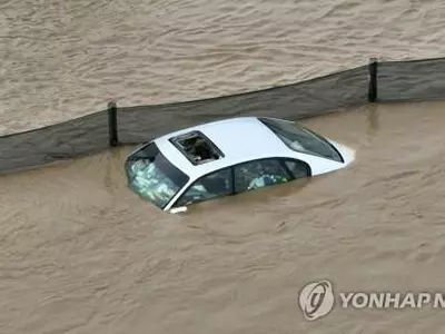 캘리포니아 또 폭우…제방 무너져 물에 잠긴 마을