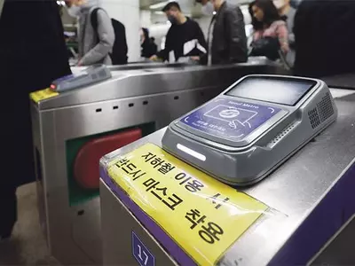 한국, 마지막 대중교통 마스크 의무도 20일 해제