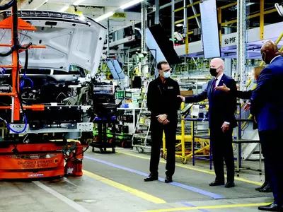 제조업 부활 올인… 공급망 강화 속 공장건설 사상최대