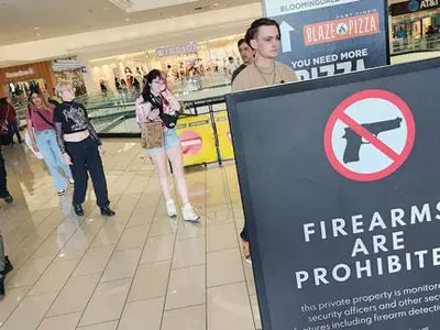 잇단 총기난사에… 샤핑몰 ‘총기금지’ 표지판까지