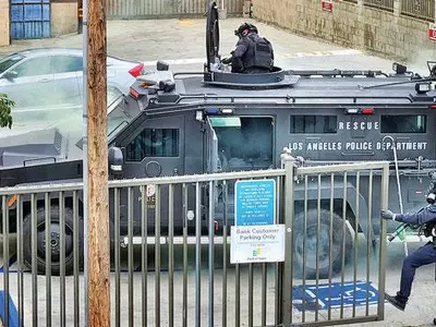 LA한인 은행 흉기강도 3시간 대치 끝 체포