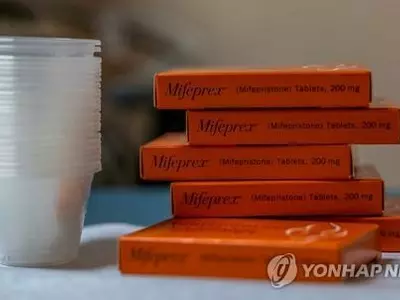 낙태약 판매금지 논란 확산에…대법 '판결효력' 일시중지 연장