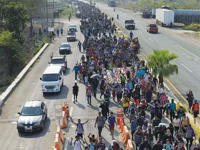 또 대규모 이민자 캐러밴 행렬… 3천여 명 북상