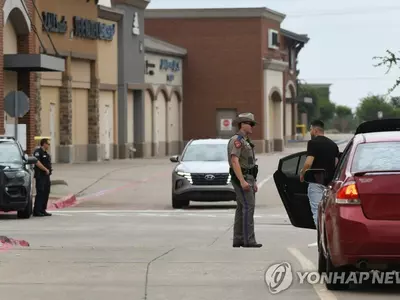 댈러스 쇼핑몰 총격 현장서 점원이 손님 13명 살리고 희생