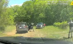 자살 막아 달랬더니…다짜고짜 총 50발 쏜 미국 경찰들