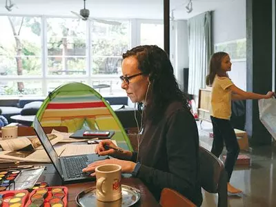 출근과 재택 병행…‘하이브리드 근무’ 대세