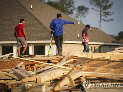 텍사스주 휩쓴 강풍으로 초토화된 주택 건설 현장