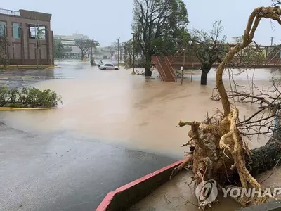 '슈퍼 태풍' 강타한 괌, 물·전기 끊겨 고통…인명피해는 없는듯