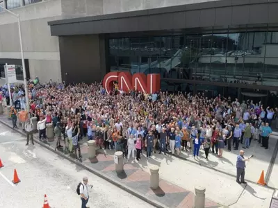 "CNN 센터 Bye Bye!", 직원들 작별 모임