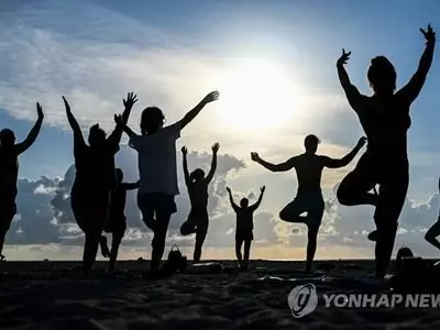 "암세포 확산·재발병 막는 데 '걷기·요가' 효과 있다"