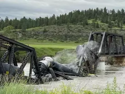 몬태나주 요세미티강 철교 붕괴…오일 실은 열차 추락
