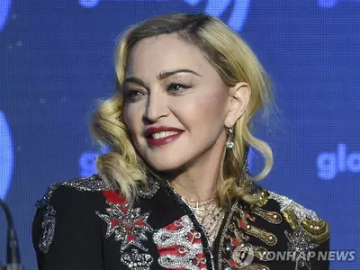 마돈나, 박테리아 감염으로 중환자실 입원