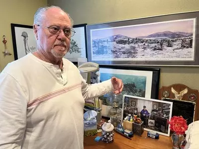 미노병 그의 집 현관엔 '장진호 명판'이 놓여 있었다