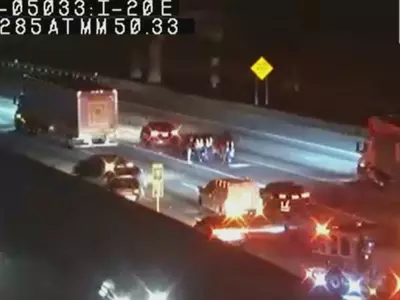 독립기념일 연휴 도로, 강에서 19명 사망