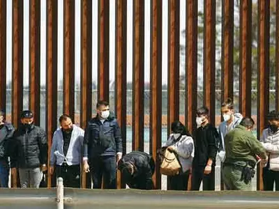 “국경에 군대 배치” 강경론 확산