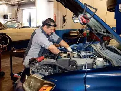 첨단 기능 신차 좋지만 …‘억’소리나는 수리비