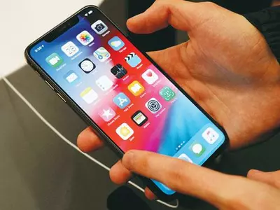 최신 스마트폰 또 나왔네?… 업그레이드 해 말아?