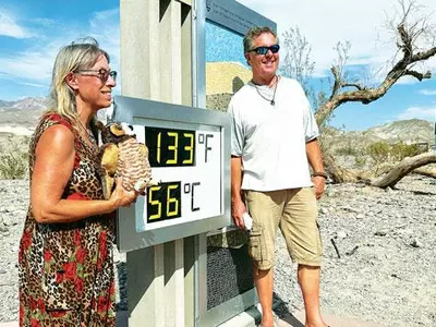 데스밸리 ‘130도 극한 폭염’ 체험 관광객 몰려