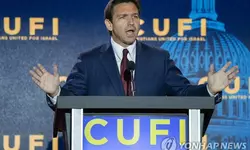 공화 대선주자 디샌티스, 선거운동 이동중 차사고