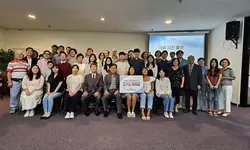 섬기는교회 17명에게 장학금 수여