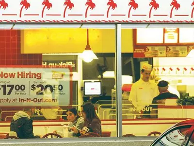 “8만달러는 줘야 vs 어림없다”… 신규채용 임금 깎아