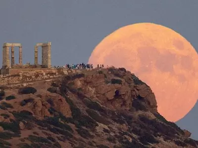 지구와 가장 가까운 달… ‘수퍼 블루문’ 떴다
