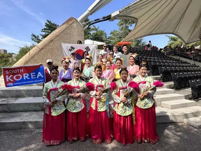 "한복도 입어보고, 한글 이름도 써보고"