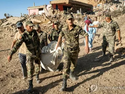 모로코 강진 사망 2천명 넘어…맨손까지 동원한 구조 총력전