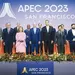 APEC 정상들과 윤 대통령 나란히
