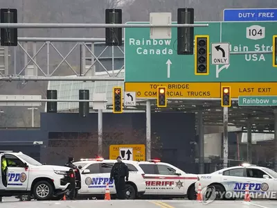 국경 검문소에 차량 돌진 폭발 ‘화들짝’