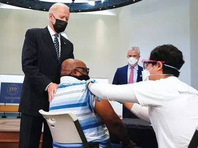 바이든 “5월까지 전 미국인 백신 맞는다”