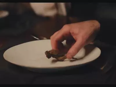 죽음 앞둔 대통령은 마지막 식사로 금단의 요리를 먹었다