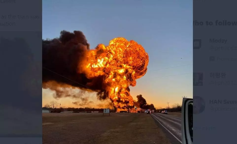 텍사스 석유열차·대형트럭 충돌…거대 불기둥 치솟아
