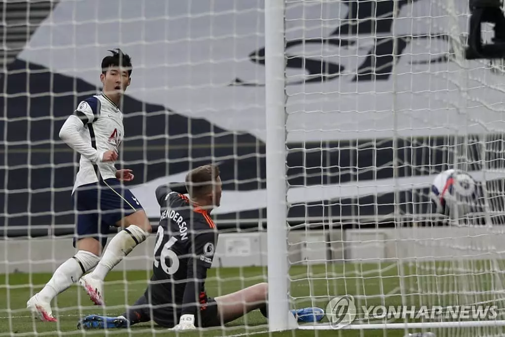 손흥민, 맨유 상대로 리그 14호골…한 시즌 리그 최다골 '동률'