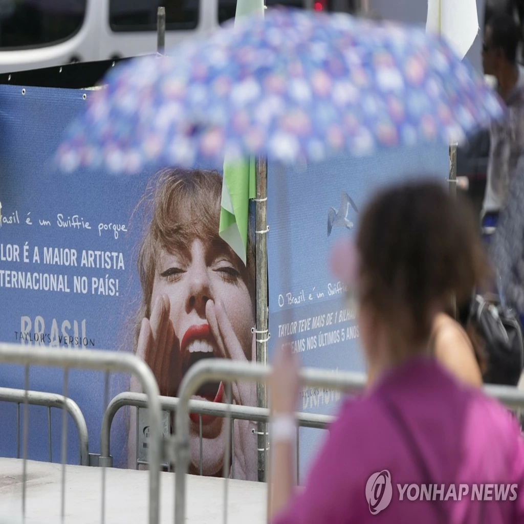 지난 주말 테일러 스위프트 리우데자네이루 콘서트장에 설치된 홍보물[AP 연합뉴스 자료사진. 재판매 및 DB 금지]