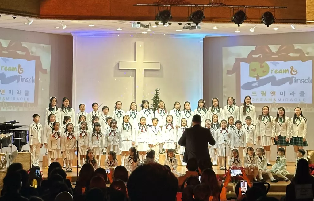지난 3일 드림앤미라클 소년소녀합창단이 둘루스 주님의 영광교회에서 정기연주회를 갖고 있다.