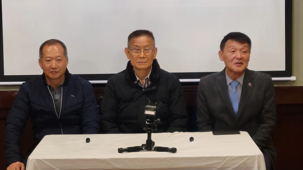 박만영 콜핑 회장이 7일 애틀랜타에서 기자간담회를 갖고 있다. 왼쪽은 한오동 콜핑USA 대표, 오른쪽은 이경철 한인 미주총연 회장.